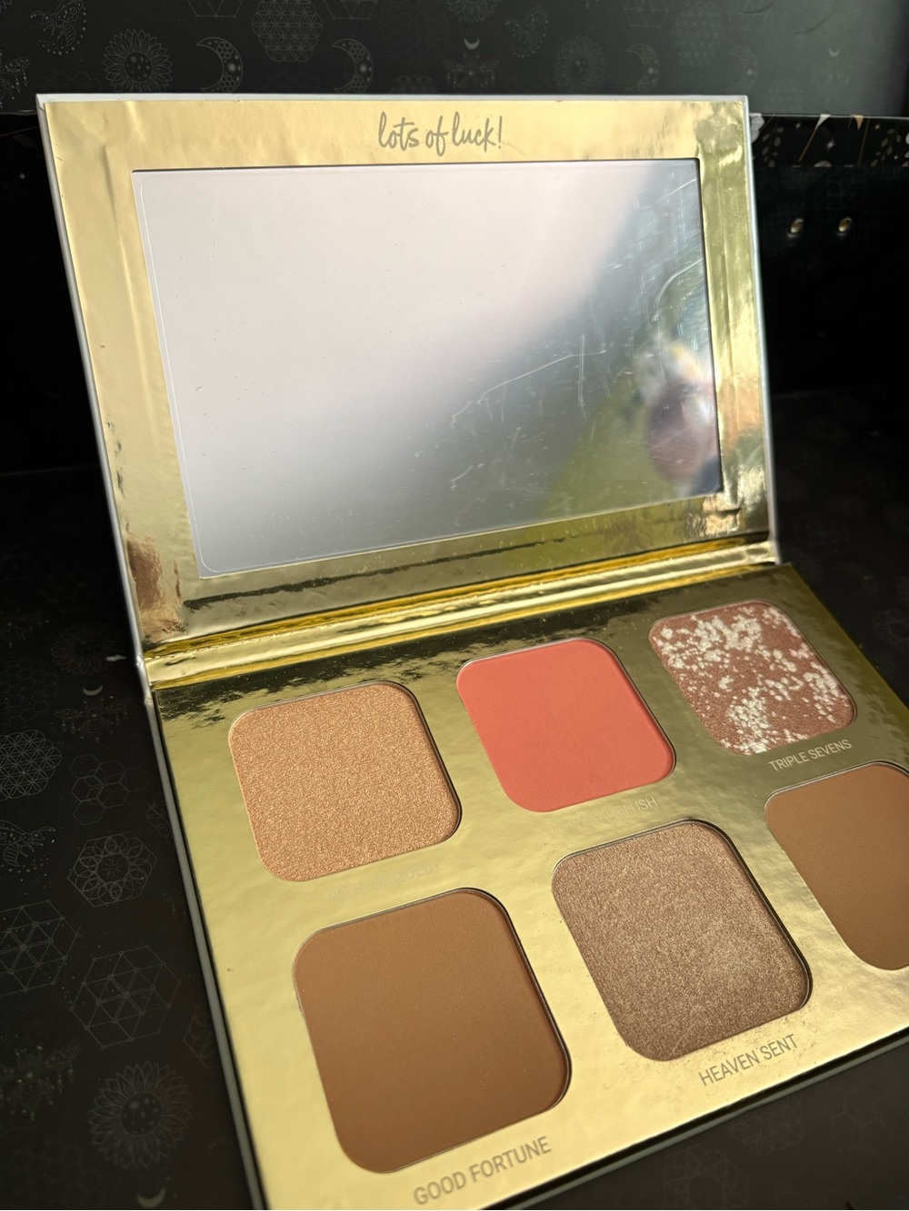 True + Luscious Lucky Glow palette